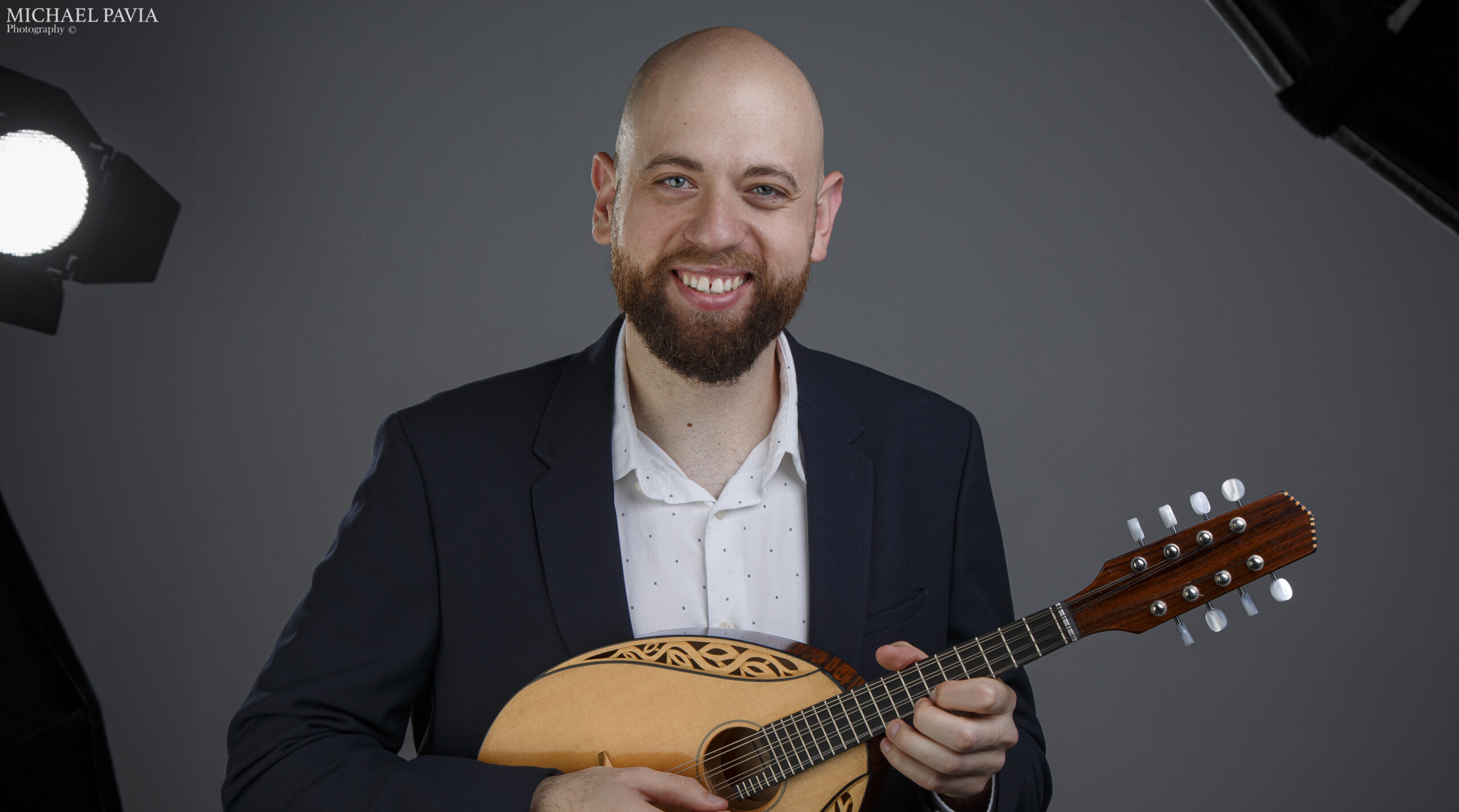 זרקור על אמן